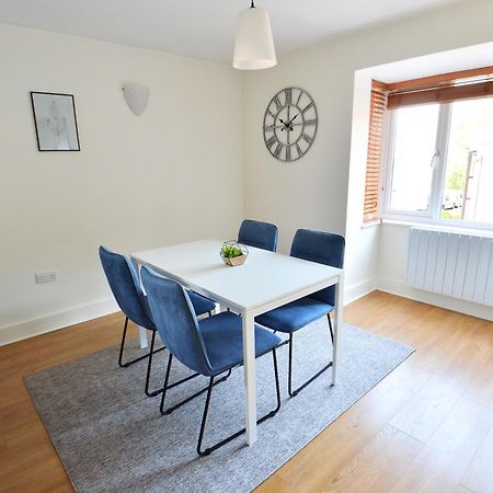 Stylish 2Br Flat - 2 Free Parking Spaces - Near Lgw Airport Crawley  Bagian luar foto