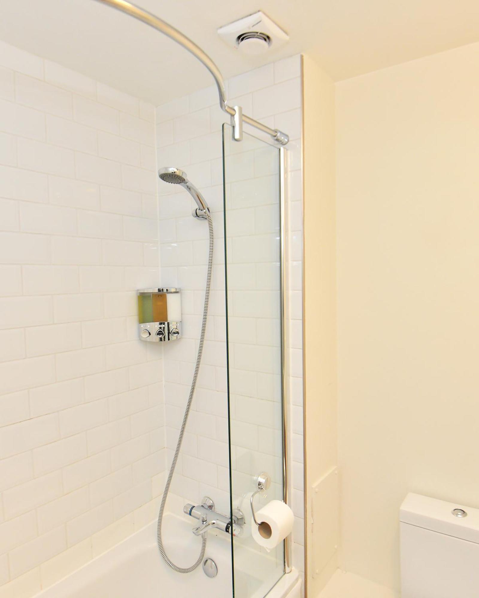 Stylish 2Br Flat - 2 Free Parking Spaces - Near Lgw Airport Crawley  Bagian luar foto