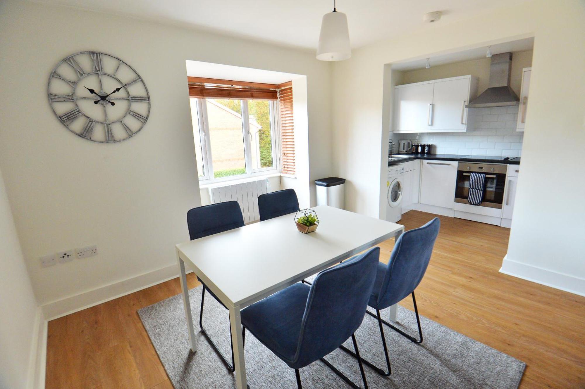 Stylish 2Br Flat - 2 Free Parking Spaces - Near Lgw Airport Crawley  Bagian luar foto